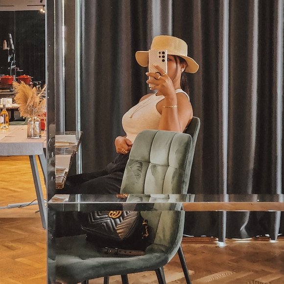 Meet your Posher, Fevie - Picture 11 of 14